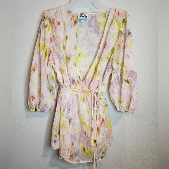 Future Collective Floral 3/4 Sleeve V-Neck Wrap Top Size Medium - Picture 5 of 8